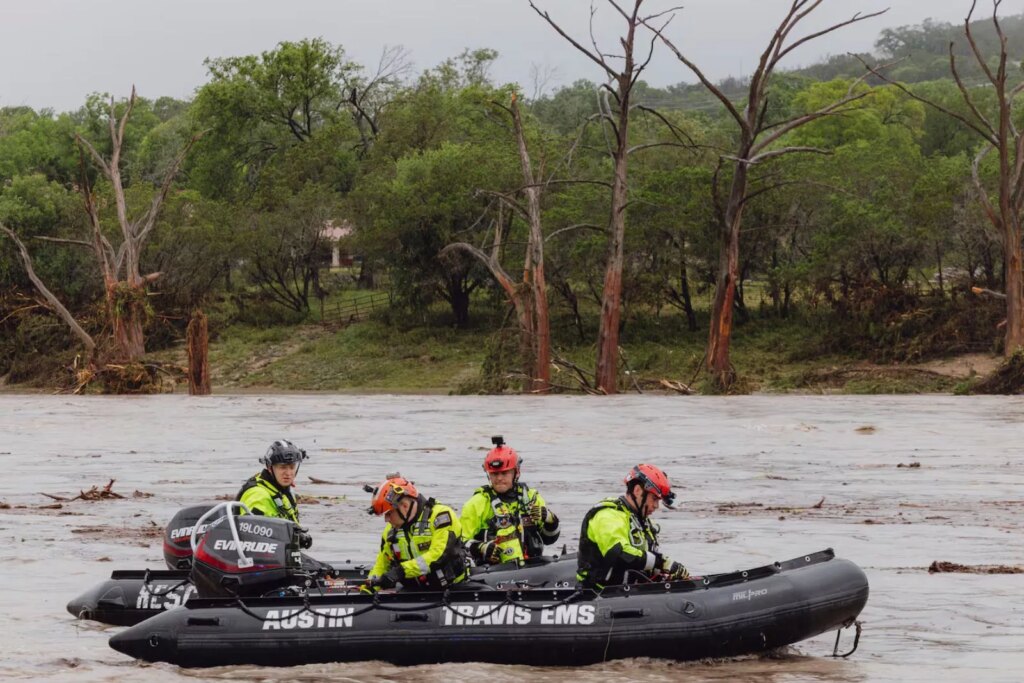 Rescue team is going to search peoples in the texas flood.